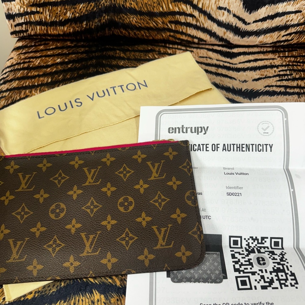 Louis Vuitton vintage monogram Pochette